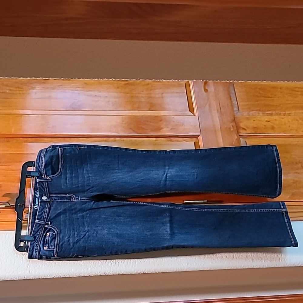 WOMAN'S AEROPOSTALE JEANS SIZE 12 SHORT